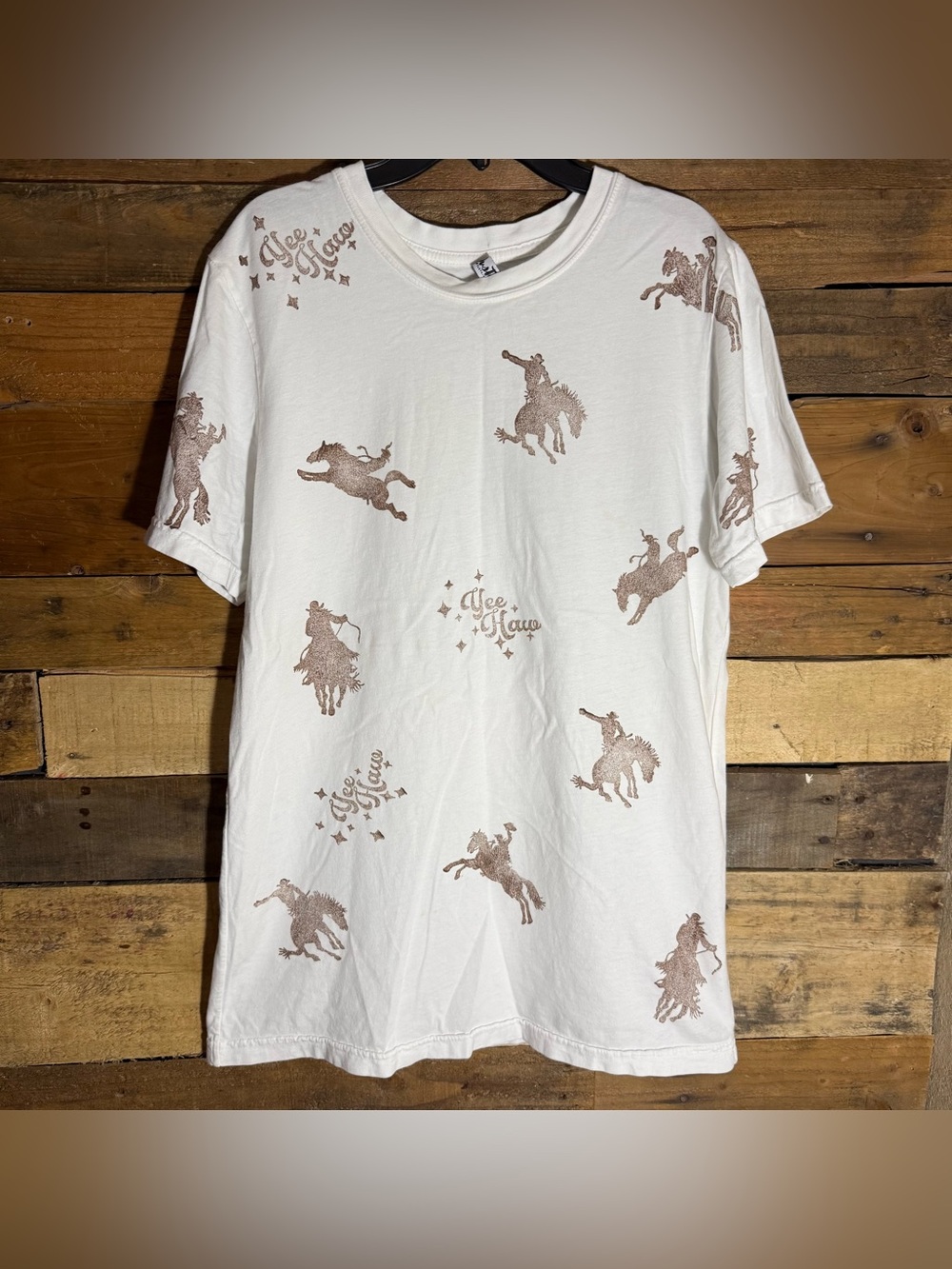Rustee Western T-shirt Broncs Yee Haw size Medium White and Brown Horses